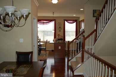 3093 Chinkapin Oak Ln unit 50, Woodbridge, VA 22191 - photo 2