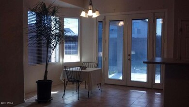 1652 W.171 goodyr dining with bay window