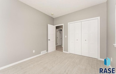 5409 E Brennan Dr, Sioux Falls, SD 57110 - photo 6