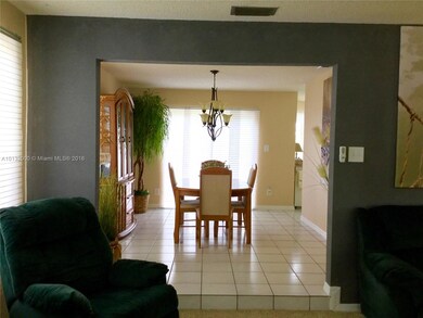 821 Somerset Ave, Davie, FL 33325 - photo 5