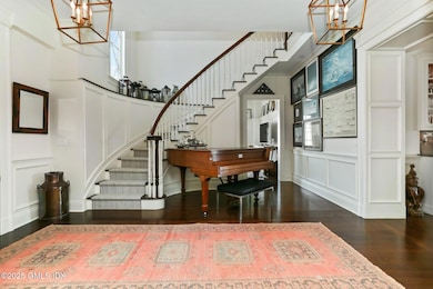 3-web-or-mls-523-e-putnam-ave
