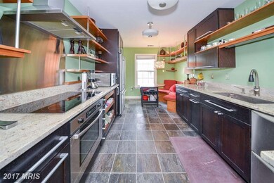 300 Locust St SE unit 1, Vienna, VA 22180 - photo 2