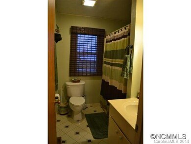 Full  Hall Bath