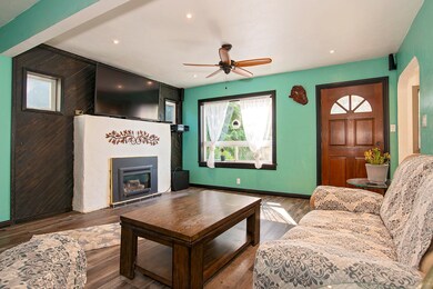 708 SW Burgess St, Grants Pass, OR 97526 - photo 7