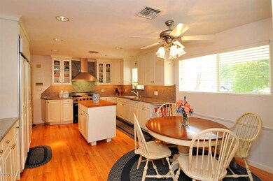 Kitchen_Breakfast_nook