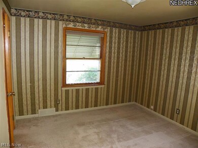 5493 Clement Ave, Maple Heights, OH 44137 - photo 5