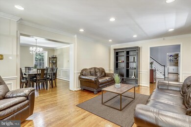 8224 Osage Ln, Bethesda, MD 20817 - photo 3