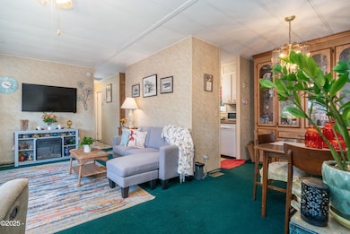 955 NE MILL ST Living:Dining (3)