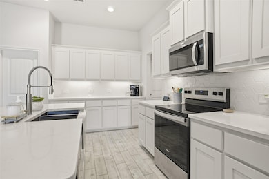 2673 River Bank Dr, Burleson, TX 76028 - photo 3