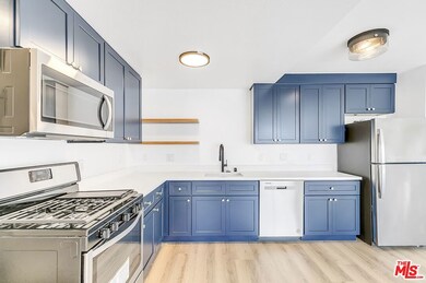 134 N Mariposa Ave unit 206, Los Angeles, CA 90004 - photo 3