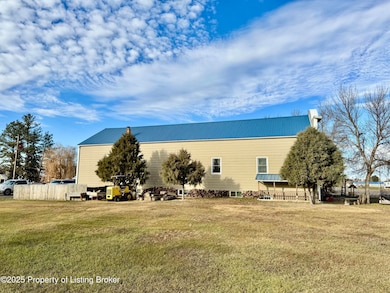 58 Central Ave N, Dunn Center, ND 58626 - photo 3