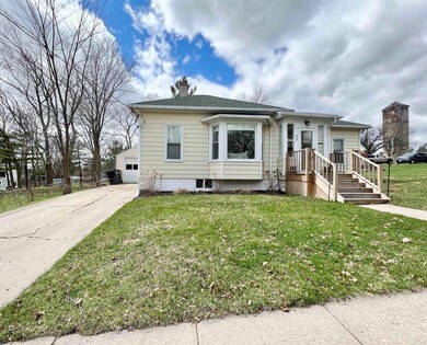 422 Allen St, Clinton, WI 53525 - photo 3