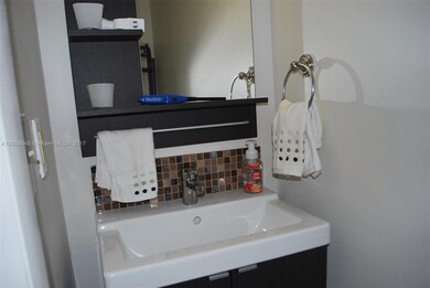 2229 W 53rd Place unit 2229, Hialeah, FL 33016 - photo 4