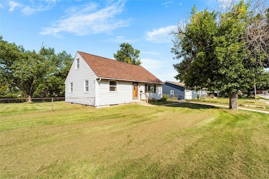 306 10th Ave, Hiawatha, IA 52233 - photo 2