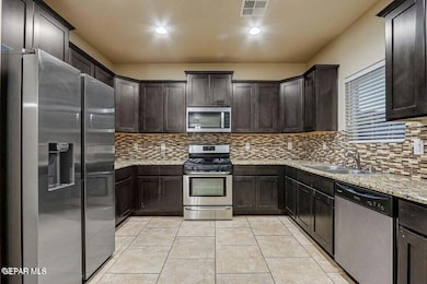 12445 Chamberlain Dr, Horizon City, TX 79928 - photo 4