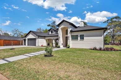1522 MAUX DR. 
View from the street with a three-