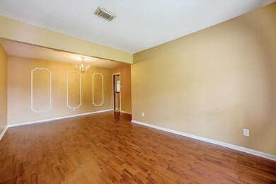 3915 Lemon Tree Ln, Houston, TX 77088 - photo 3