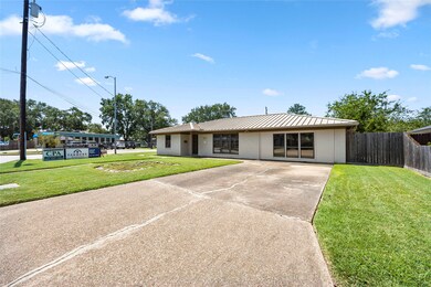 200 Baker Dr, Tomball, TX 77375 - photo 2