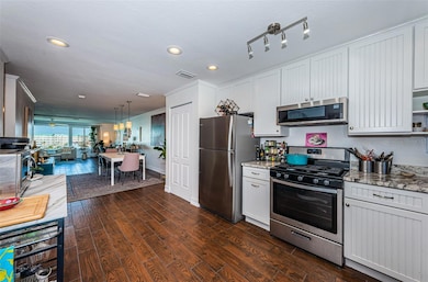 Town Shores of Gulport unit 505, Gulfport, FL 33707 - photo 4