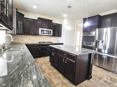 7027 Pinnacle Dr, Columbus, IN 47201 - photo 5