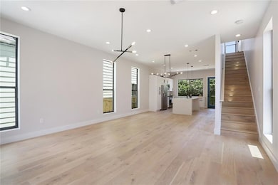 Open floor plan, 10' ceilings, half bath & washer