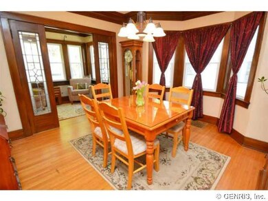 Dining Room Perfect size for large gathering