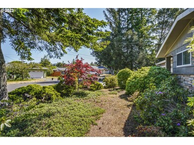 2390 17th St, Florence, OR 97439 - photo 5