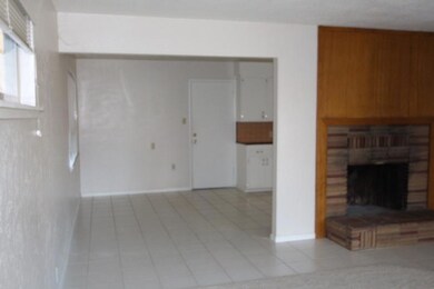 dining area (800x533)