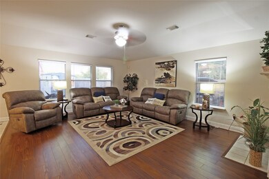 3802 Saxon Hollow Ct, Friendswood, TX 77546 - photo 7