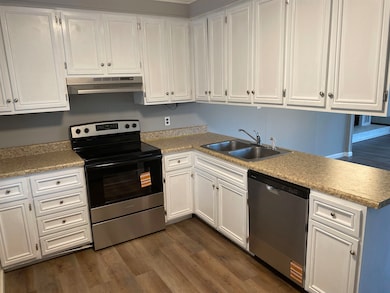 706 W Jackson St, Bolivar, TN 38008 - photo 4