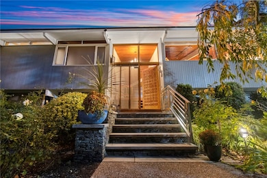 10 Oceanview Dr, Middletown, RI 02842 - photo 2