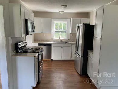 613 W Sharpe St, Statesville, NC 28677 - photo 5