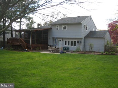 233 Midway Dr, Morrisville, PA 19067 - photo 3