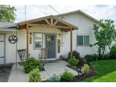 206 N 6th St, Carlton, OR 97111 - photo 5