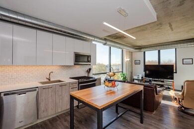 1714 W Roscoe St unit 409, Chicago, IL 60657 - photo 2