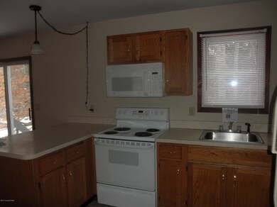 859 Country Place Dr, Tobyhanna, PA 18466 - photo 4