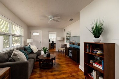 Front Sunroom/Office/or hobby room