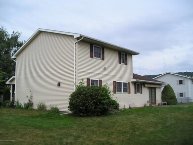 206 Robin Dr, Kingston, PA 18704 - photo 2