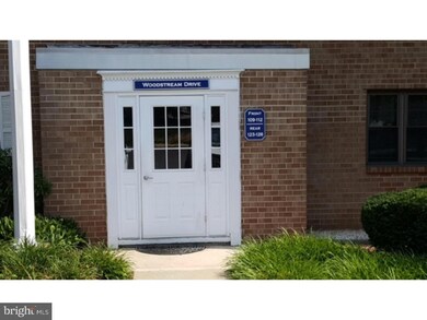 110 Woodstream Dr, Norristown, PA 19403 - photo 2