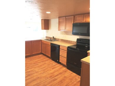 1983 2nd St, Springfield, OR 97477 - photo 4