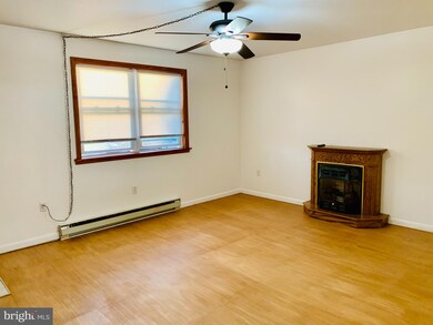 611 Lincoln St, Shoemakersville, PA 19555 - photo 3