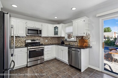 07_37thSt_177001_Kitchen_HiRes