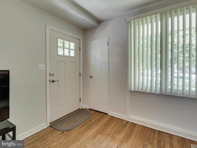 122 E Taylor Run Pkwy, Alexandria, VA 22314 - photo 2