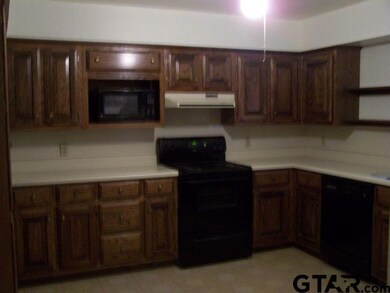 920 920 Loftin, Tyler, TX 75701 - photo 2