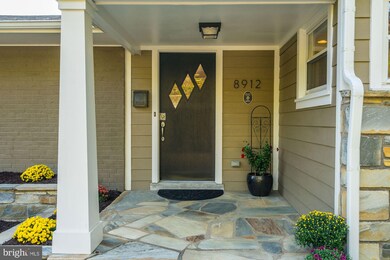8912 Bridgehaven Ct, Alexandria, VA 22308 - photo 4