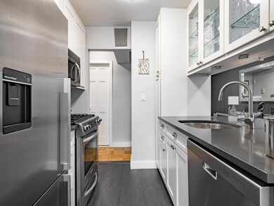 345 E 52nd St unit 11A, New York, NY 10022 - photo 5