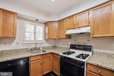 1004 Consideration Ln, Hyattsville, MD 20785 - photo 6