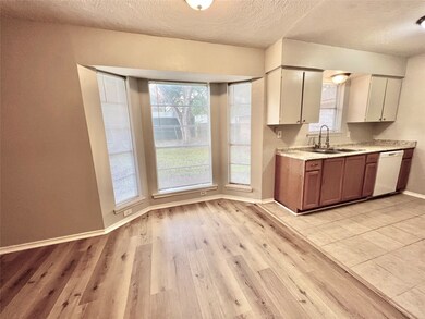 307 Sycamore St, Alvin, TX 77511 - photo 6