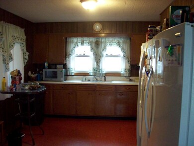 1089 SE B St, Linton, IN 47441 - photo 2