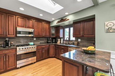 12 Whitebirch Ln, ComMacK, NY 11725 - photo 7